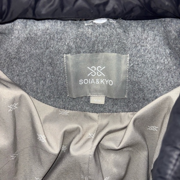 Soia & Kyo Gray Trench Coat with Faux Fur Trim - Picture 4 of 6